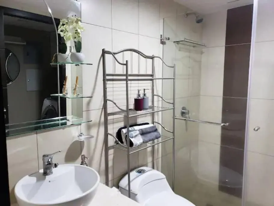Ecusuites Room Emporium Con Jacuzzi Privado Γκουαγιακίλ 0*,  Ισημερινός