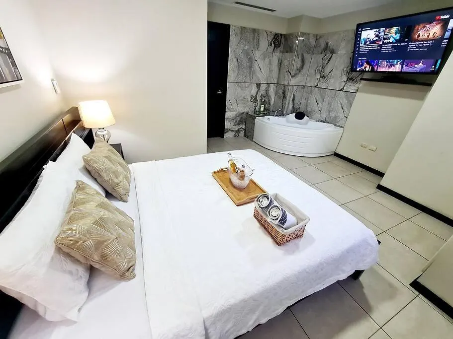 Ecusuites Room Emporium Con Jacuzzi Privado Γκουαγιακίλ Ισημερινός