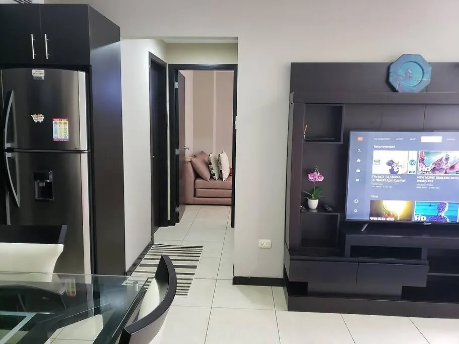Ecusuites Room Emporium Con Jacuzzi Privado グアヤキル
