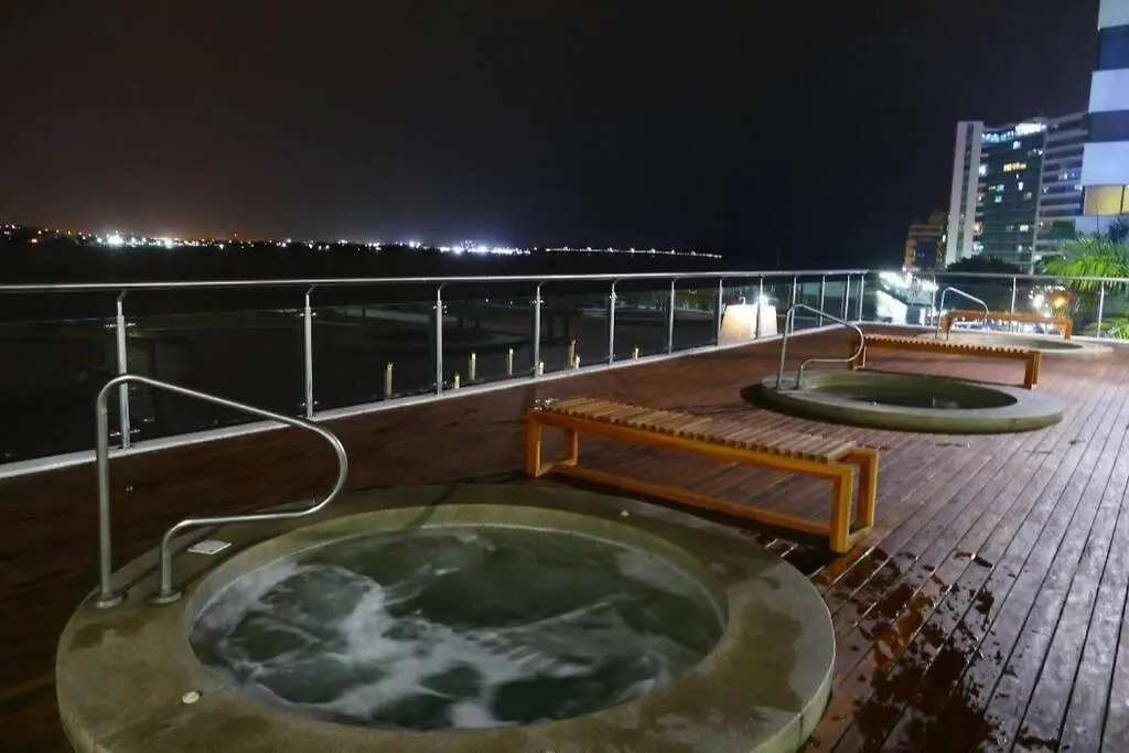 Ecusuites Room Emporium Con Jacuzzi Privado Γκουαγιακίλ