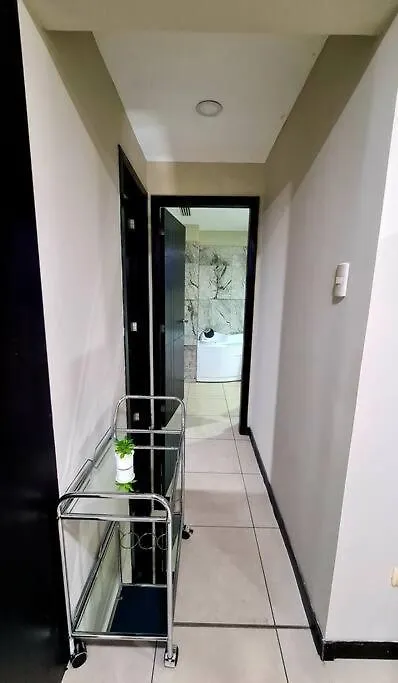 Ecusuites Room Emporium Con Jacuzzi Privado Γκουαγιακίλ
