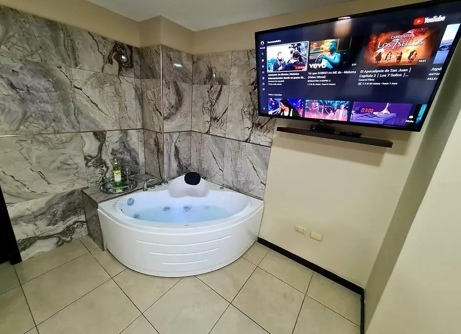 Ecusuites Room Emporium Con Jacuzzi Privado Γκουαγιακίλ