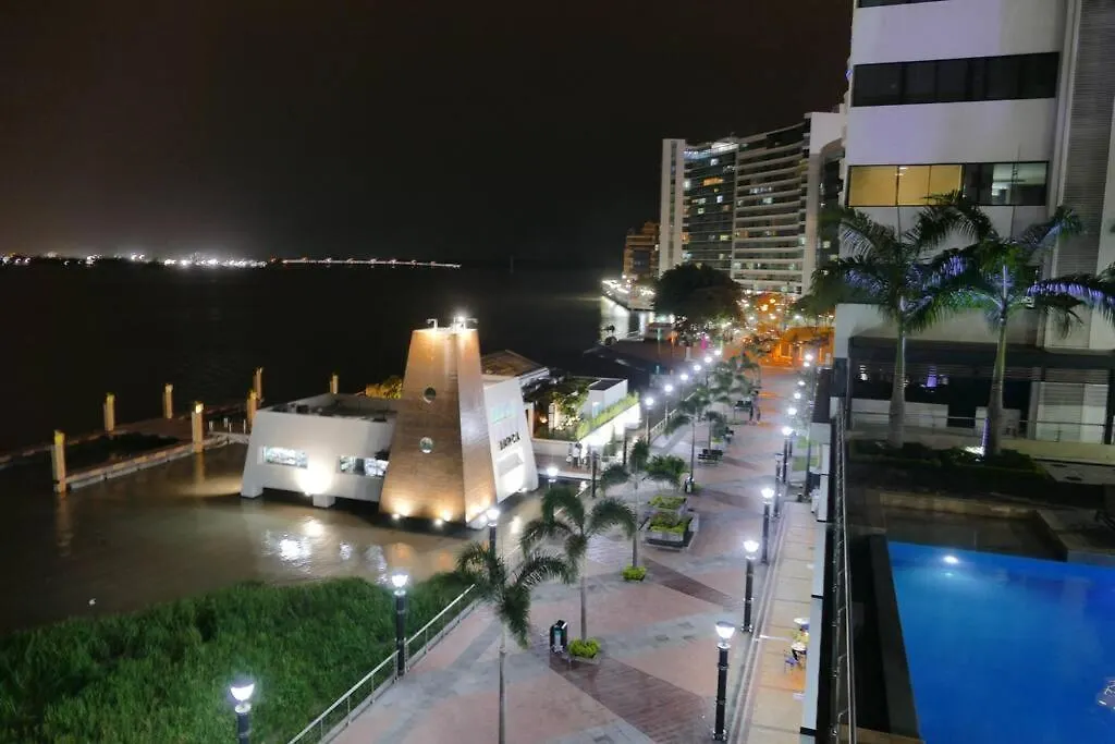 Ecusuites Room Emporium Con Jacuzzi Privado グアヤキル