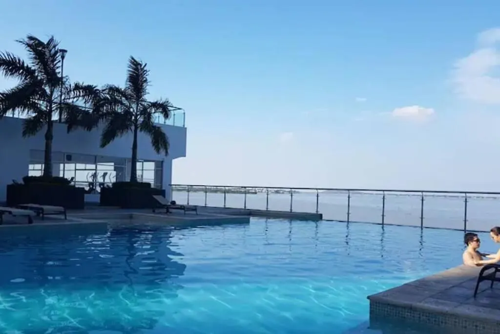 Ecusuites Room Emporium Con Jacuzzi Privado location