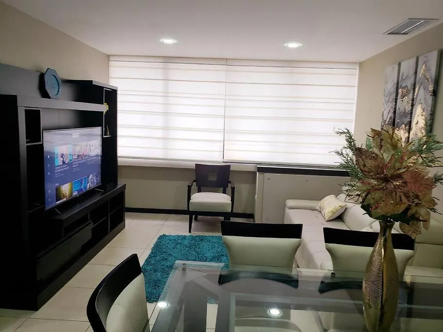 Ecusuites Room Emporium Con Jacuzzi Privado グアヤキル エクアドル