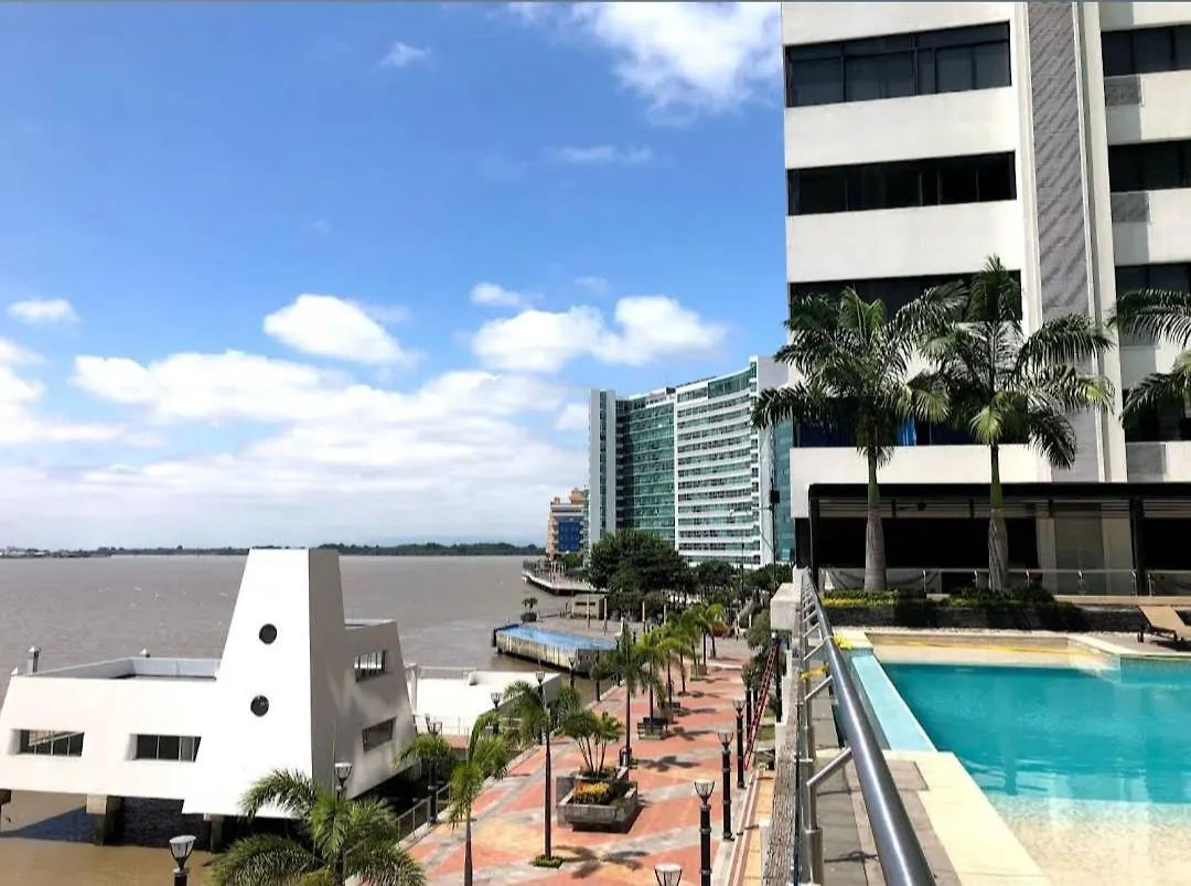 Ecusuites Room Emporium Con Jacuzzi Privado グアヤキル エクアドル